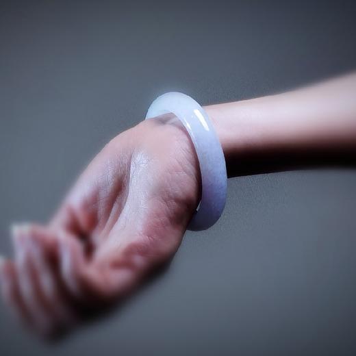 淡紫色紫罗兰翡翠带绿点翡翠手镯 商品图4