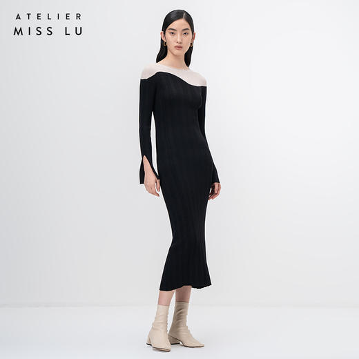 【曲线图鉴】流畅曲线黑拼米白长袖针织连衣裙/202103A 商品图0
