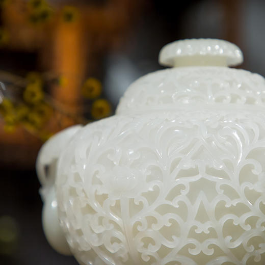 和田玉籽料透雕花卉纹香炉供器 商品图1