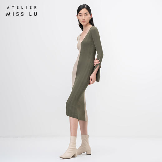 【分明姿态】直线分割松绿拼色V领长袖针织连衣裙/202102 商品图1