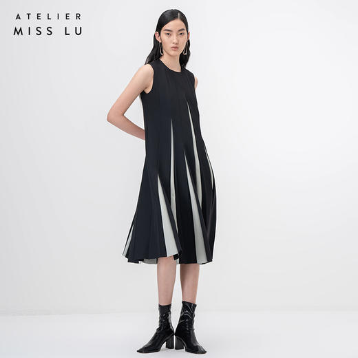 【霓采】不规则豆沙绿拼缝设计黑色廓形连衣裙/0000761 商品图0