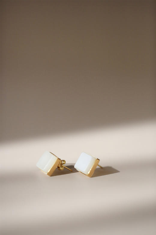 Qinny｜云影天光｜18K金和田玉方钉日常百搭经典极简耳钉耳饰 商品图7