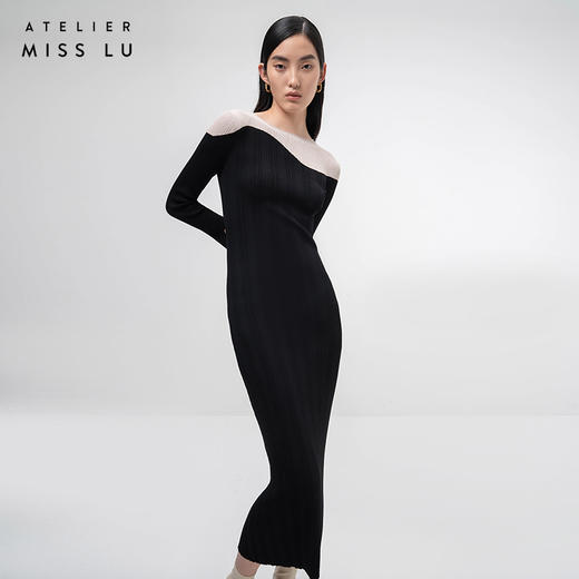 【曲线图鉴】流畅曲线黑拼米白长袖针织连衣裙/202103A 商品图1