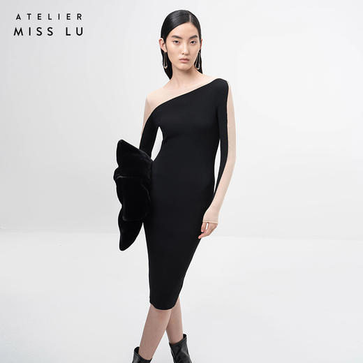 【轻暖拥抱】流畅曲线黑色拼纱长袖针织连衣裙/202105 商品图1