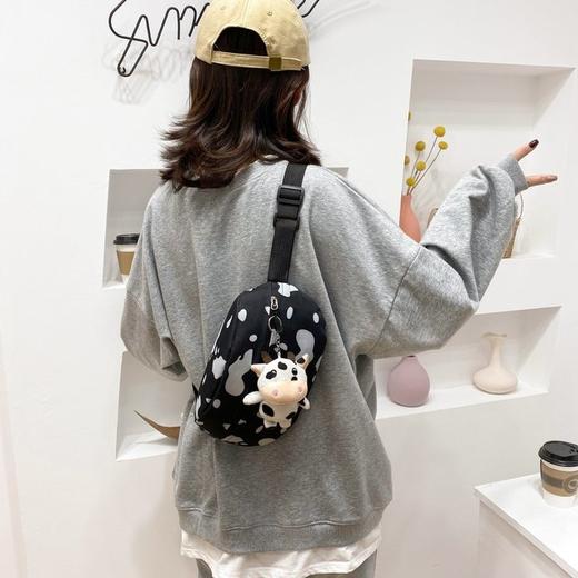【服饰鞋包】时尚奶牛纹帆布女包洋气学生上课斜挎包 商品图1
