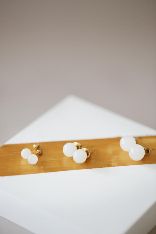 Qinny | 琵琶珠玉 ｜18K金和田玉子料白玉经典耳钉圆珠简约质感 商品图7