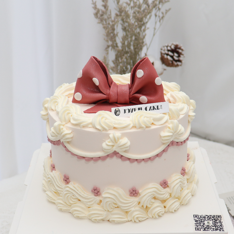 裱花蝴蝶结蛋糕