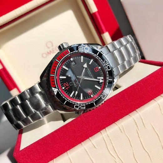 OMEGA欧米茄海马系列600米 潜水男士机械腕表
机芯：搭载进口西铁城 商品图5
