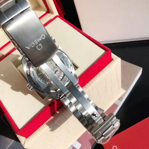 OMEGA欧米茄海马系列600米 潜水男士机械腕表
机芯：搭载进口西铁城 商品图8