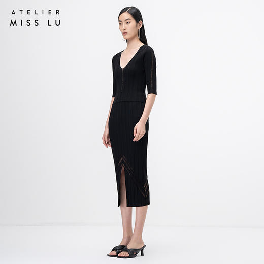 【丝丝相扣】丝缕镂空设计黑色V领中袖针织上衣/202114 商品图2