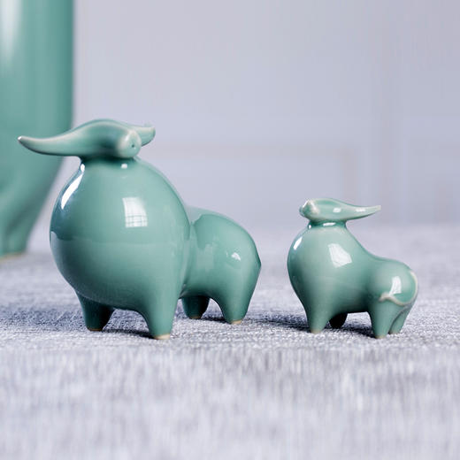 龙泉青瓷福牛生肖牛创意青瓷小摆件茶宠摆件陶瓷简约大牛小牛 商品图4