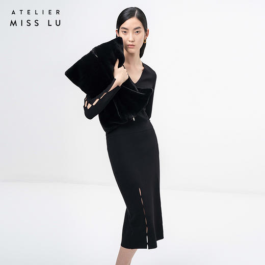 【隙】细缝镂空设计黑色V领长袖针织上衣/202112 商品图2