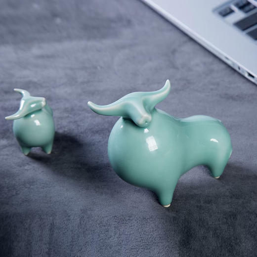 龙泉青瓷福牛生肖牛创意青瓷小摆件茶宠摆件陶瓷简约大牛小牛 商品图1