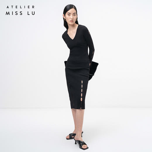 【隙】细缝镂空设计黑色V领长袖针织上衣/202112 商品图1