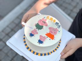 小猪佩奇一家手绘奶油蛋糕