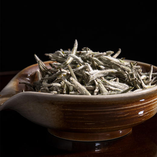 福鼎白茶 | 一叶九鼎 2021年   收藏款头春白毫银针候鸟之约 1000g（一品一码，限量收藏，吴志坚亲笔签名） 商品图2