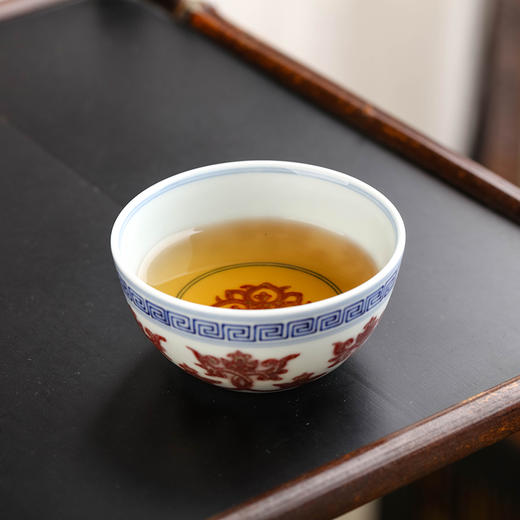 青花釉里红连理枝卧足杯 商品图1