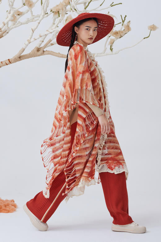 手工毛毡羊绒针织斗篷披肩 SJF93W439N SJF93W439A 商品图4