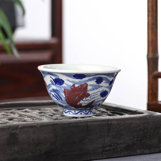 青花釉里红鱼藻压手杯 商品图3