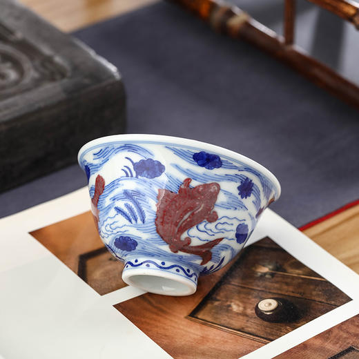 青花釉里红鱼藻压手杯 商品图4