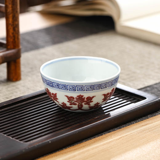 青花釉里红连理枝卧足杯 商品图3