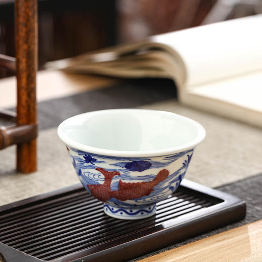 青花釉里红鱼藻压手杯 商品图2