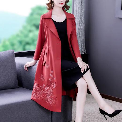 NYL 16617时尚洋气减龄重工刺绣纯色风衣外套 商品图1