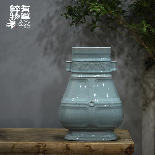 青瓷摆件|夔龙纹贯耳瓶|仿古工艺品|龙泉青瓷|收藏品|省大师作品 商品图1