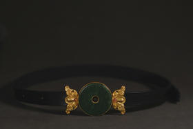 皮带 | 錾刻双蝴蝶碧玺和田碧玉圆牌皮带扣牛皮皮带