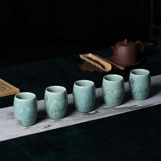 青瓷水杯茶杯陶瓷浮雕牛主人杯家用功夫茶具品茗杯创意手工礼盒装 商品图3