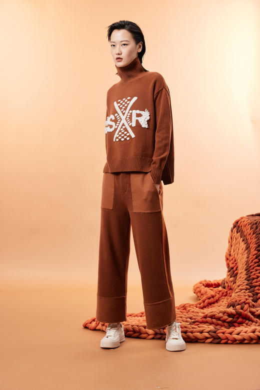  樽领宽松羊绒针织女套衫 SJF93W418N 商品图1