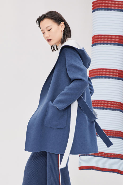  连帽中长款水波纹羊绒呢女大衣 SJF18W721B 商品图1