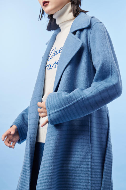条纹渐变水波纹羊绒呢女长大衣 SJF18W785C 商品图4