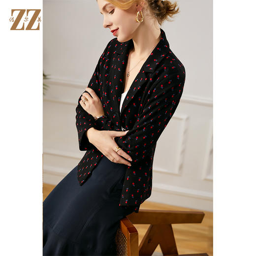 佐尔美2021秋季新款 宫廷风V领修身短款外套女E13SY30 商品图3