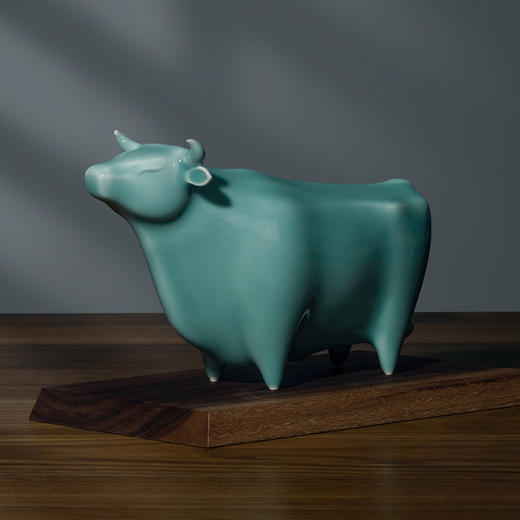 龙泉青瓷福牛摆件新年送礼客厅玄关招财生肖牛乐悠悠 商品图0