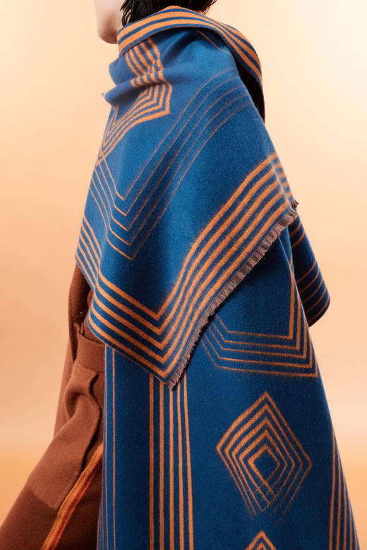  羊绒双面提花披肩 SJF93P721N 商品图3