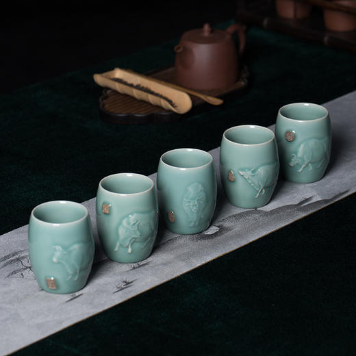 青瓷水杯茶杯陶瓷浮雕牛主人杯家用功夫茶具品茗杯创意手工礼盒装 商品图1