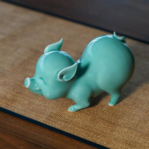 龙泉青瓷生肖「猪」摆件创意礼品「满满猪福」家居办公收藏摆件 商品图3