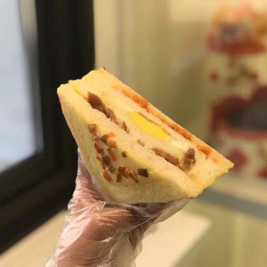 肉松三明治（黑胡椒肠➕肉松；外皮芝士片和青红椒） 商品图0