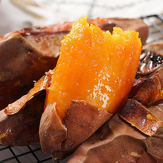 烟薯来袭  适合烤制，软、糯、香、甜！ 烤出来爆浆，  香甜软糯，口感细腻 吃上一口，软糯的薯肉，香甜的味道顺着食道轻轻地往下滑，满足感爆棚啊！ 商品图8