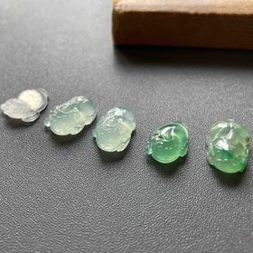 冰种翡翠金蟾貔貅戒面若干