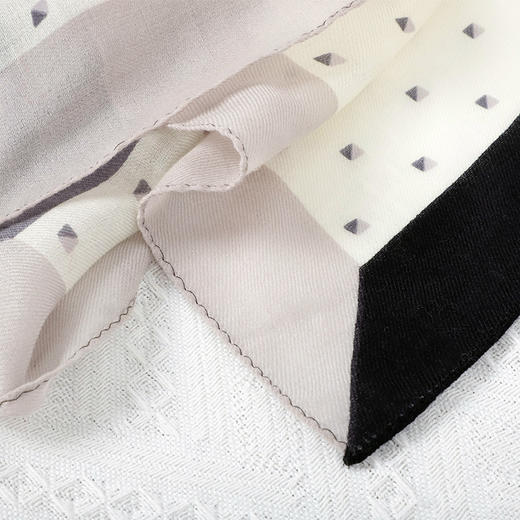 DA*S韩系时尚前为摩登风格小清新百搭时尚印花羊毛围巾 WXWD19002W 商品图5