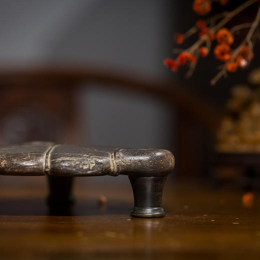 清中期 紫檀荷叶纹三足器座 商品图1