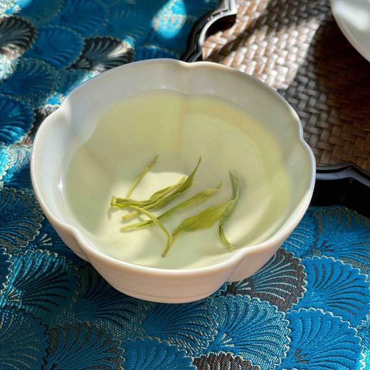 绿茶｜保靖黄金茶（明前精品）享有“一两黄金一两茶”的美誉，富含高氨基酸、高茶多酚、高叶绿素和高水浸出物质，并具有香、绿、爽、甜、鲜、浓等典型品质特点，规格：250克*1袋 商品图1