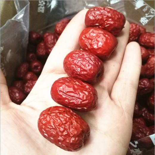 新疆树上吊干红枣、肉质香甜细腻 商品图2
