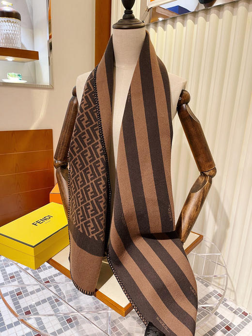 圣诞福利！价值4700 Fend* 高规格​新款双面围巾 真丝羊毛披肩 ​‎͏ 渠道货 高品质闭眼买！‮常非‬宝藏 高‬级又不撞款‮ 商品图8