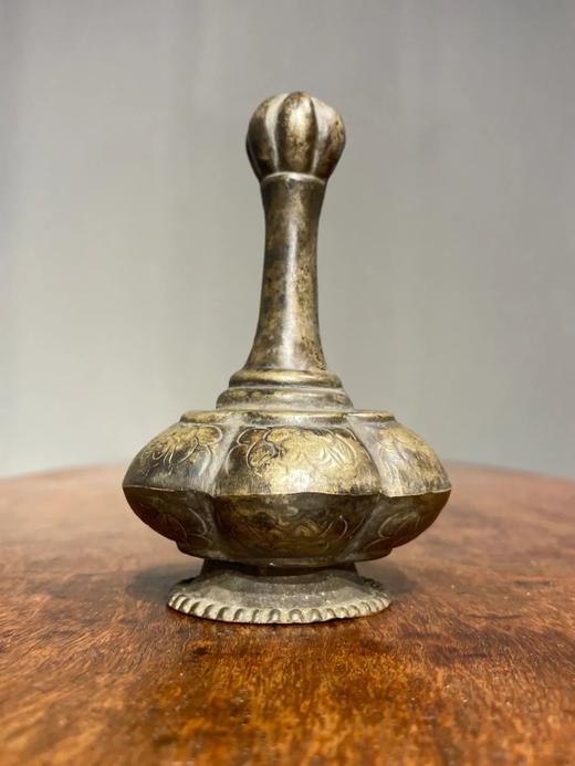 青铜鎏银錾花瓜棱直颈净水瓶，顺丰包邮 商品图7