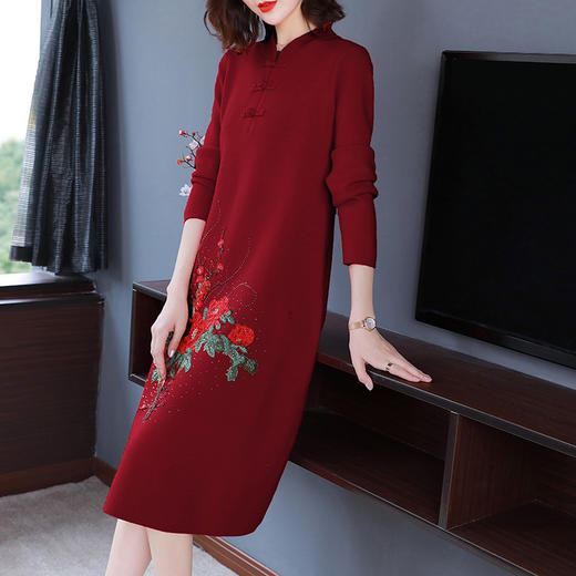 qf-72-8633红色烫钻盘扣立领旗袍春秋装针织绣花连衣裙 商品图2