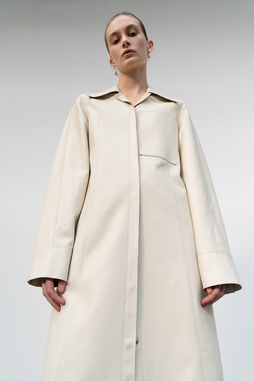 LOW CLASSIC  象牙白色/黑色侧开衩皮质长衬衫 商品图0