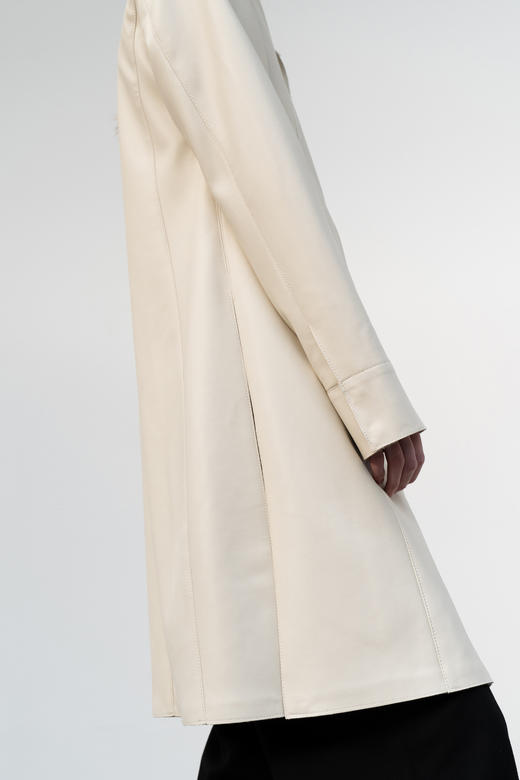 LOW CLASSIC  象牙白色/黑色侧开衩皮质长衬衫 商品图4